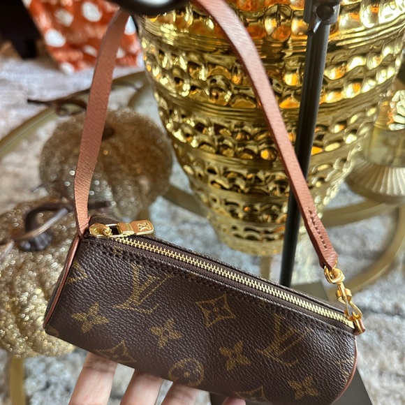 Louis Vuitton Monogram
Mini Papillon Handbag - Picture 7 of 13